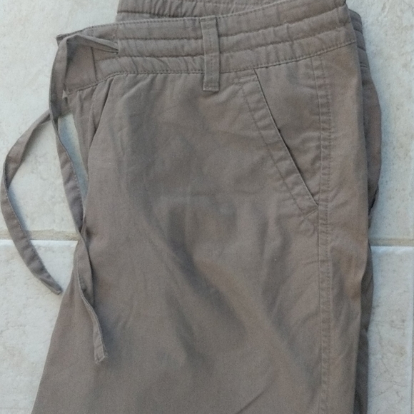 NWOT Gap size 8 khaki and brown Capris - Picture 5 of 8